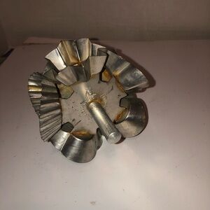 1930's rolling steel cookie cutter w/6 different cookie designs. Used